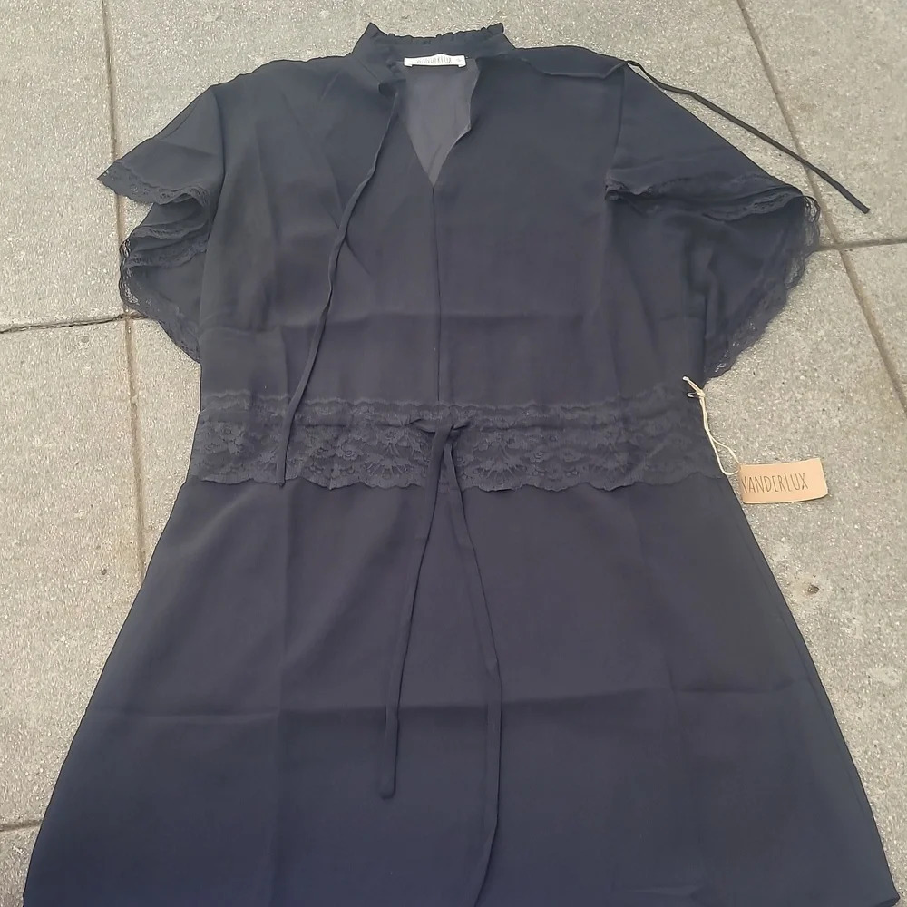 WANDERLUX black lace festival date dress small nwt kimono sleeve keyhole neck